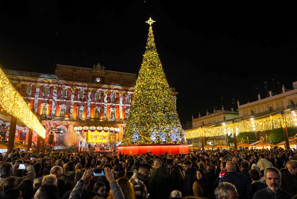 San Fernando ya prepara la Navidad: el nuevo contrato para el alumbrado incluye más luces en la calle Real