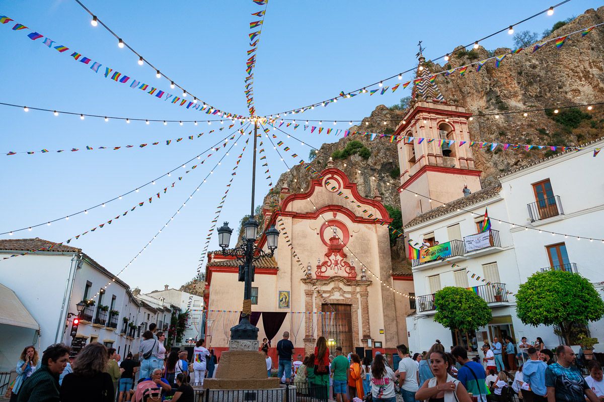 Planes para no aburrirse en la Sierra de Cádiz este verano: cine, Noche en blanco, photocall de besos y mucho más