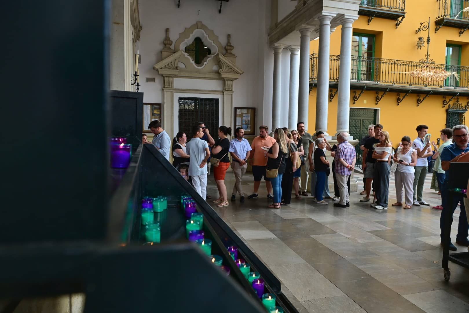 Galería de imágenes | Centenares de hermanos claman ante la Macarena