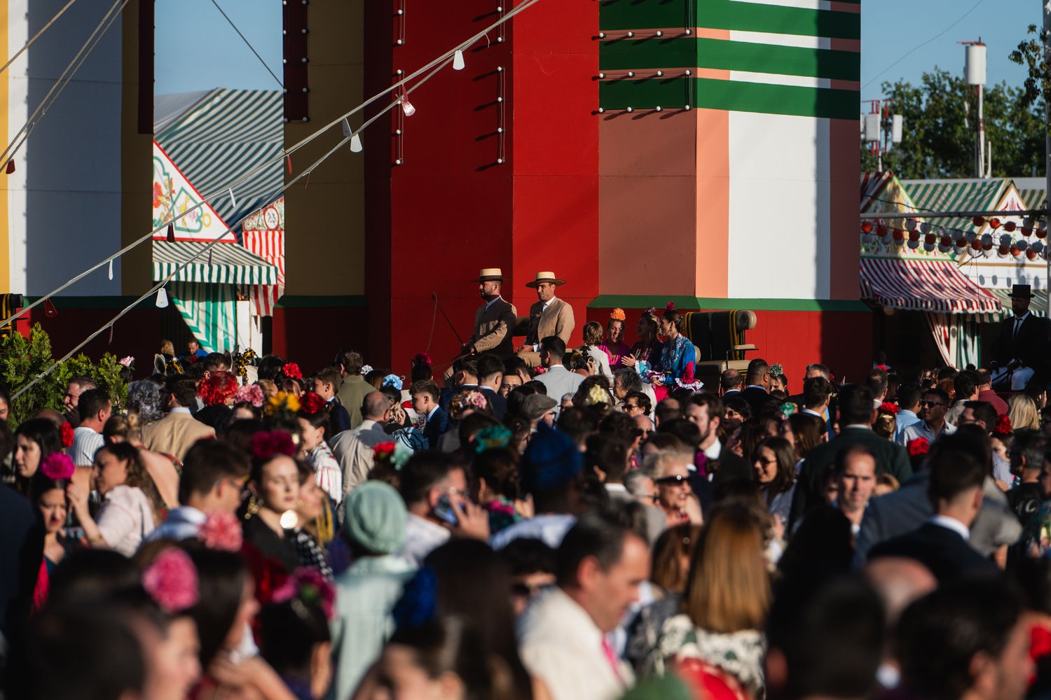 Viernes de Feria de Sevilla: la calma llega tras la apoteosis bética en un día de transición del Real a la playa