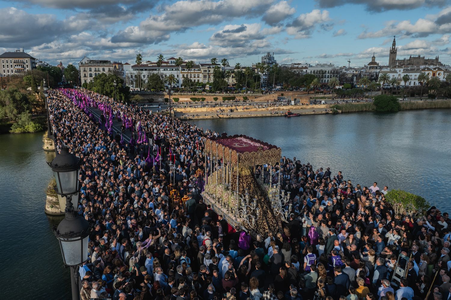 Viernes Santo trianero en Sevilla: la Verdad de La O