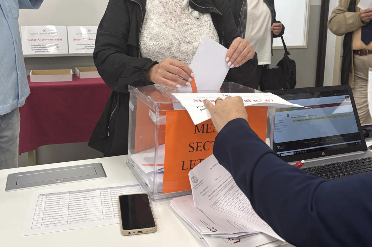 Votaciones para la elección de rector. - 