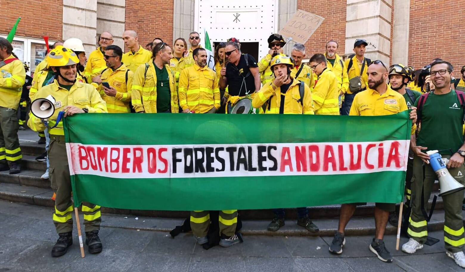 Los bomberos forestales del Infoca vuelven a la calle: concentración el miércoles en el Palacio de San Telmo