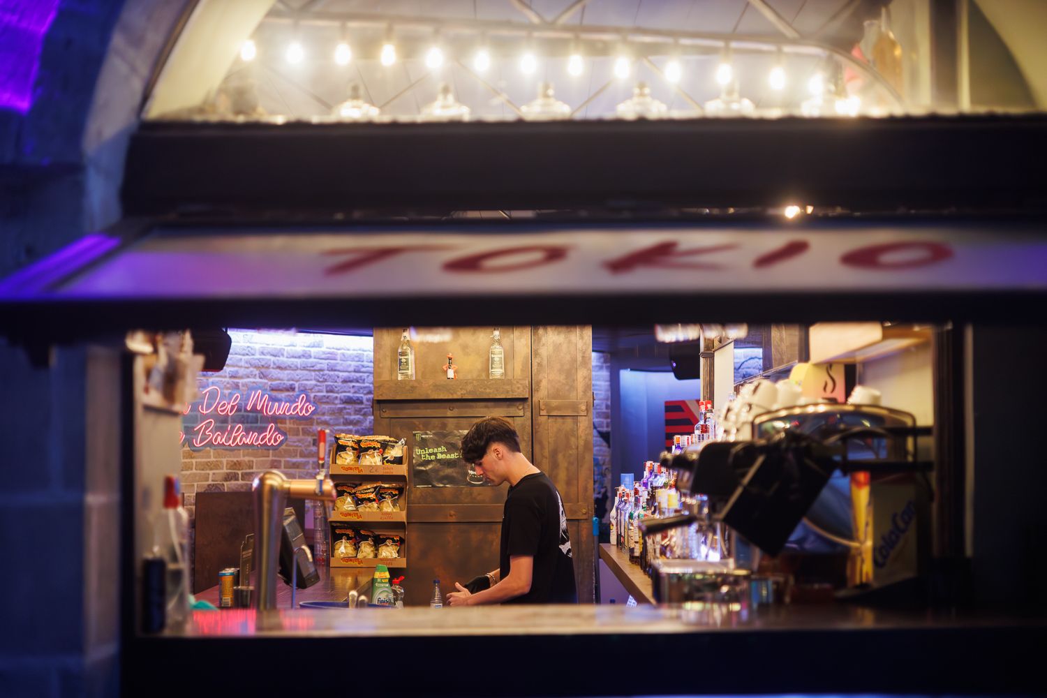 Underground japonés en el centro de Jerez: el bar con terraza con café y cócteles