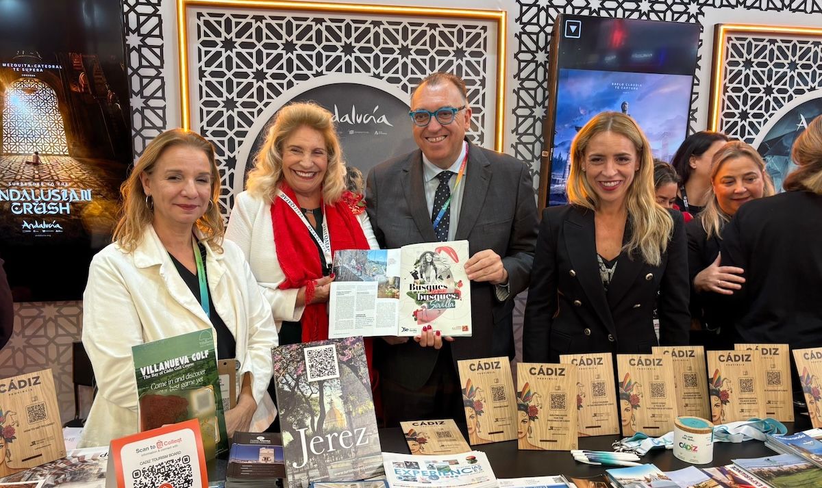 lavozdelsur.es reparte en la World Travel Market 2025 su especial turístico en papel dedicado a Andalucía