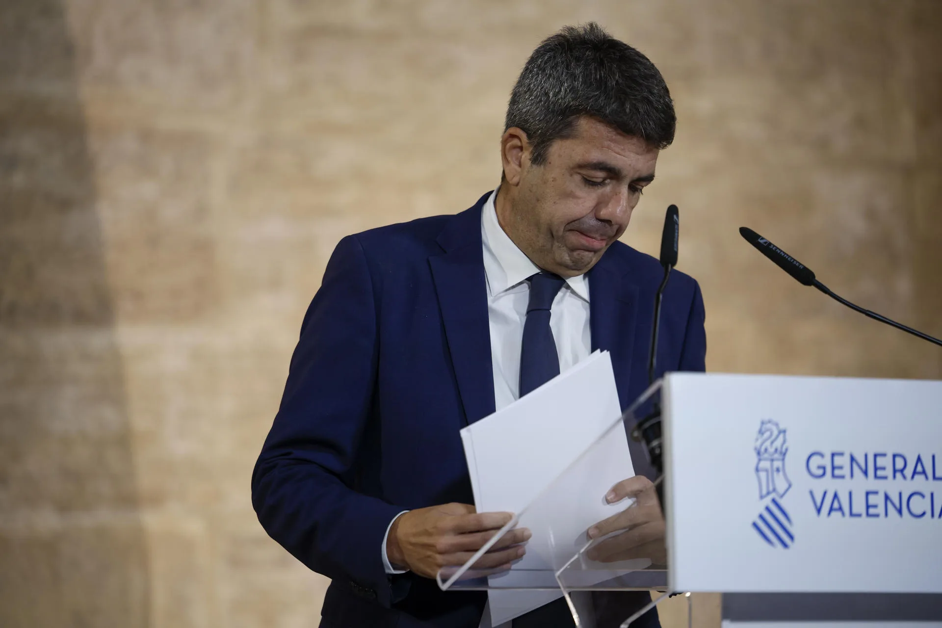 Mazón no acierta ni en el día para dimitir