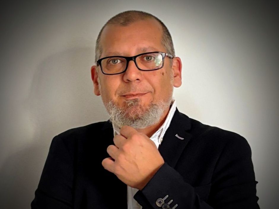 Sandro Luna gana el I Premio de Poesía Julio Mariscal
