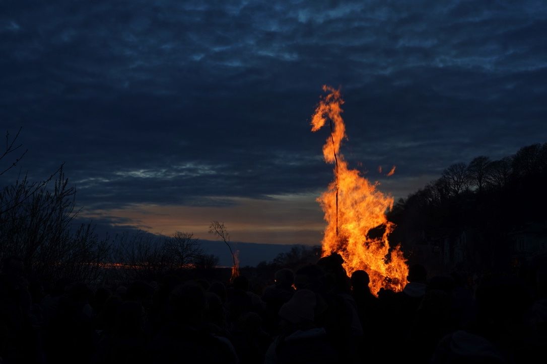 Los rostros del fuego de Pascua. - Pablo Martínez-Calleja