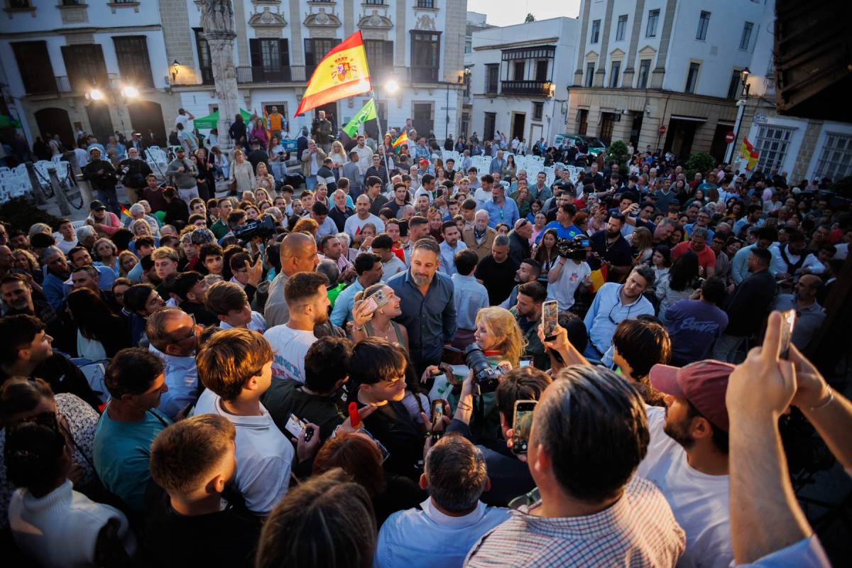 Abascal, desde Jerez, anima a Moreno a “meterse en el lío” y dejar el “método Rajoy”