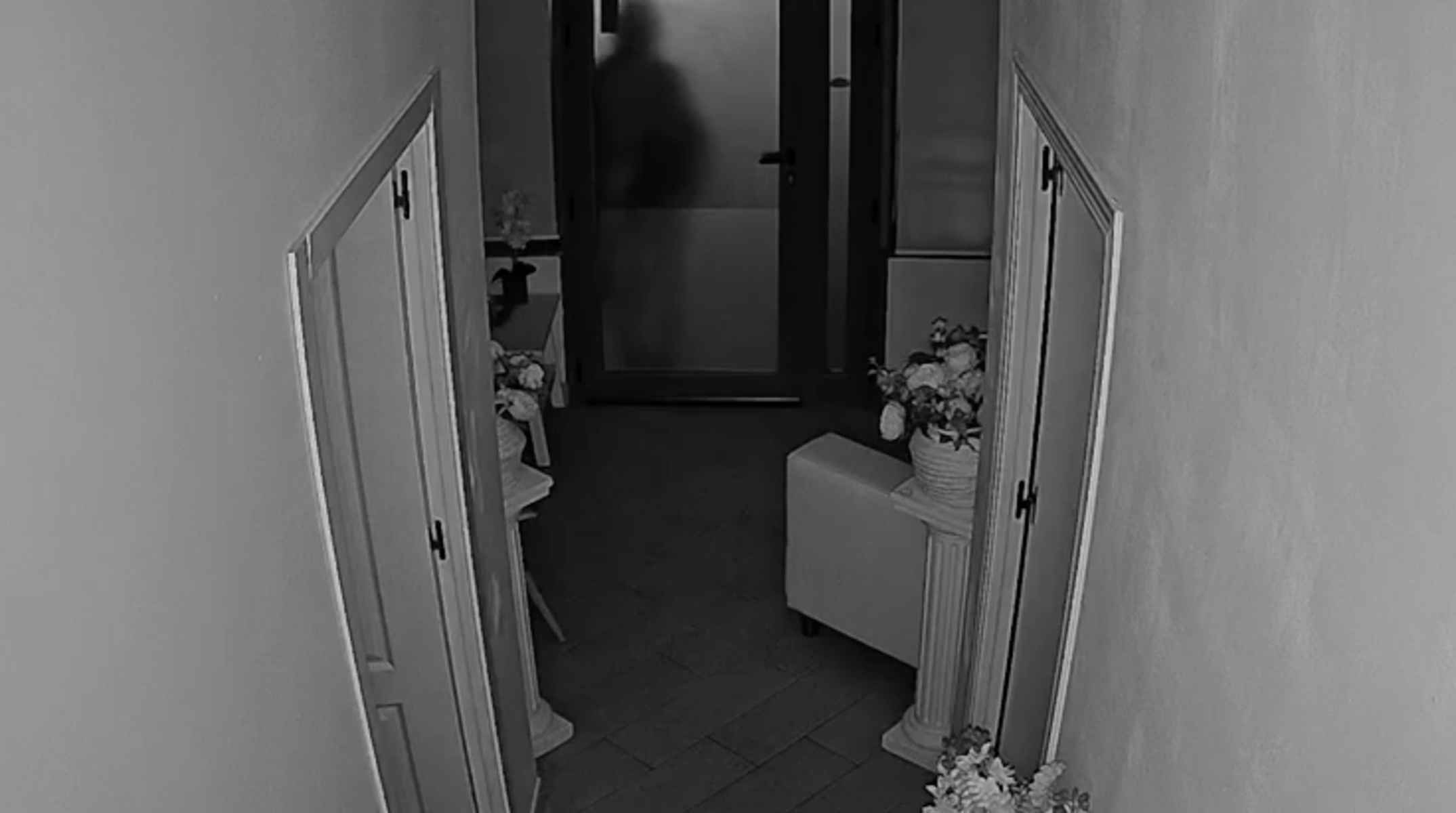Intento de robo en una clínica de Ubrique: la luz de seguridad vinculada a la alarma ahuyenta a los ladrones