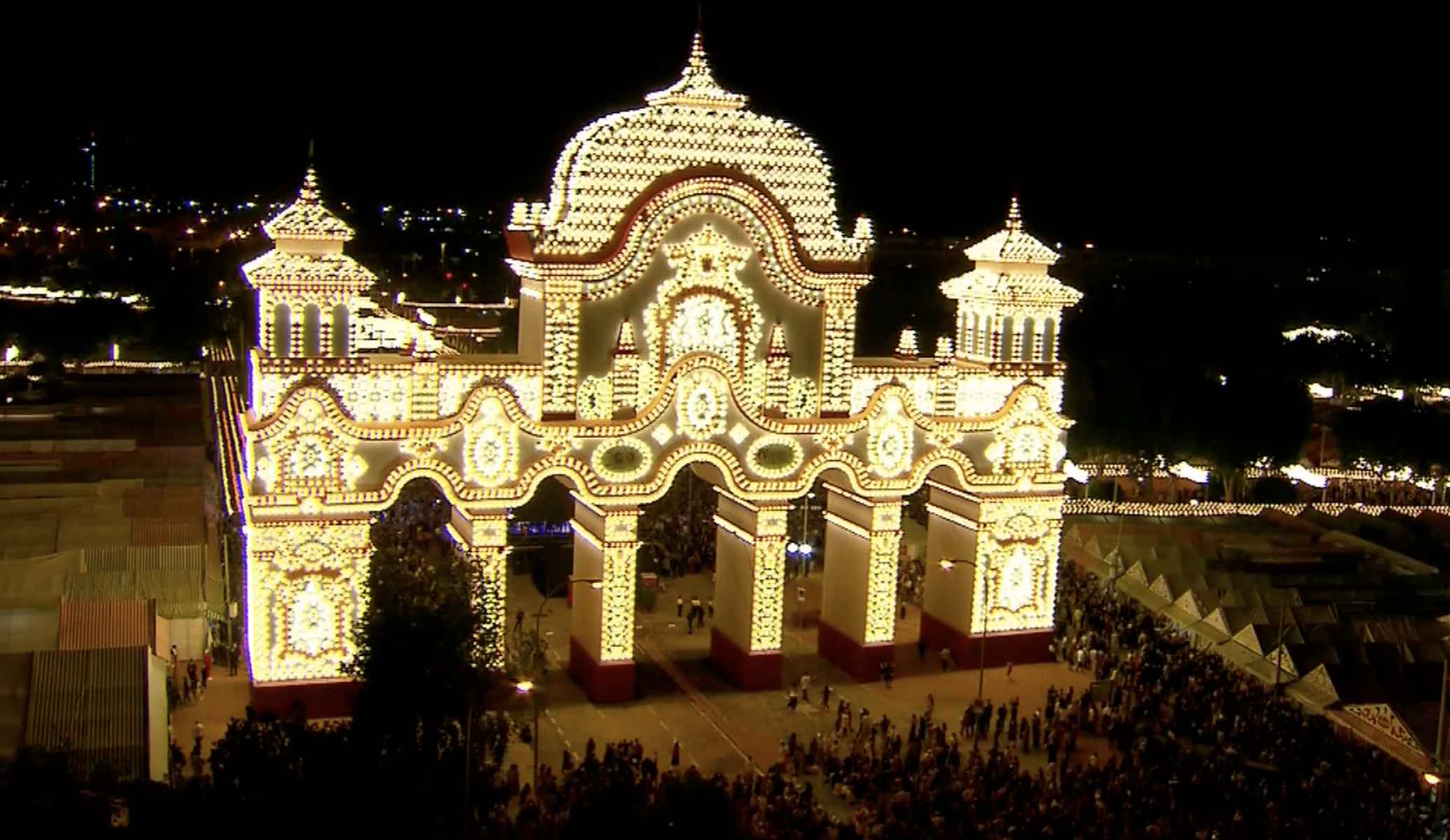 La portada de la Feria de Abril de Sevilla. - 