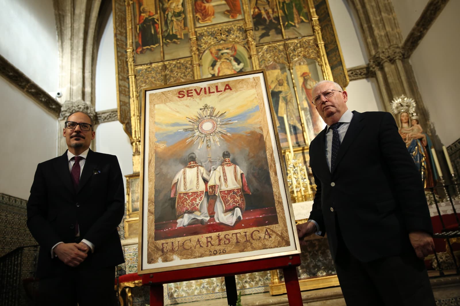 El pintor gaditano Álvarez Pino presenta el cartel eucarístico de Sevilla