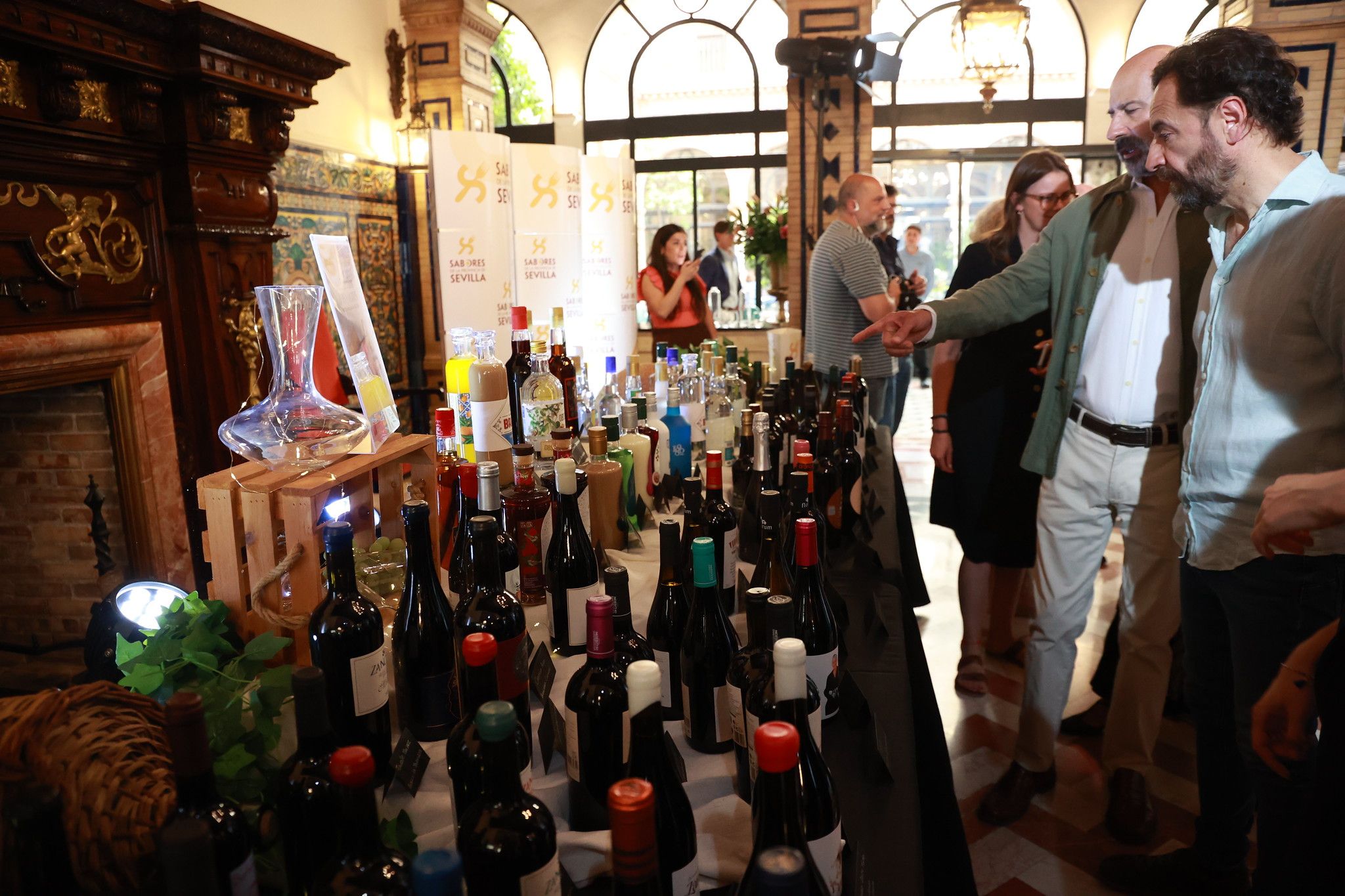 La provincia de Sevilla premia a sus bodegas y destilerías: un brindis con los ocho mejores vinos y licores