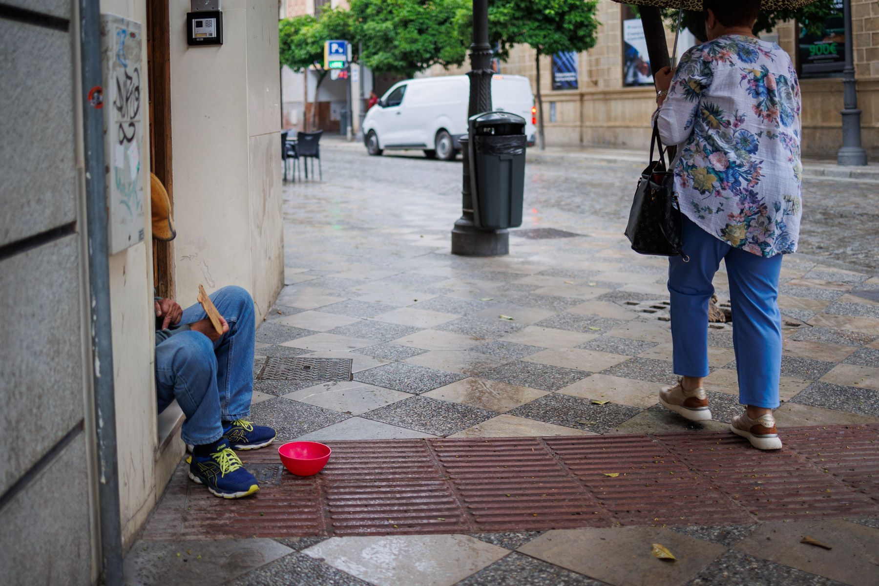 Uno de cada tres andaluces, en riesgo de pobreza: los 'deberes' que ponen las ONG a los partidos en campaña
