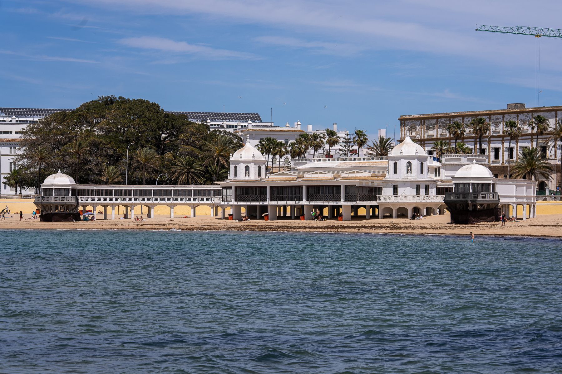¿Un nuevo uso para un edificio con un siglo de historia en Cádiz? Las dudas que rodean al Balneario de la Palma