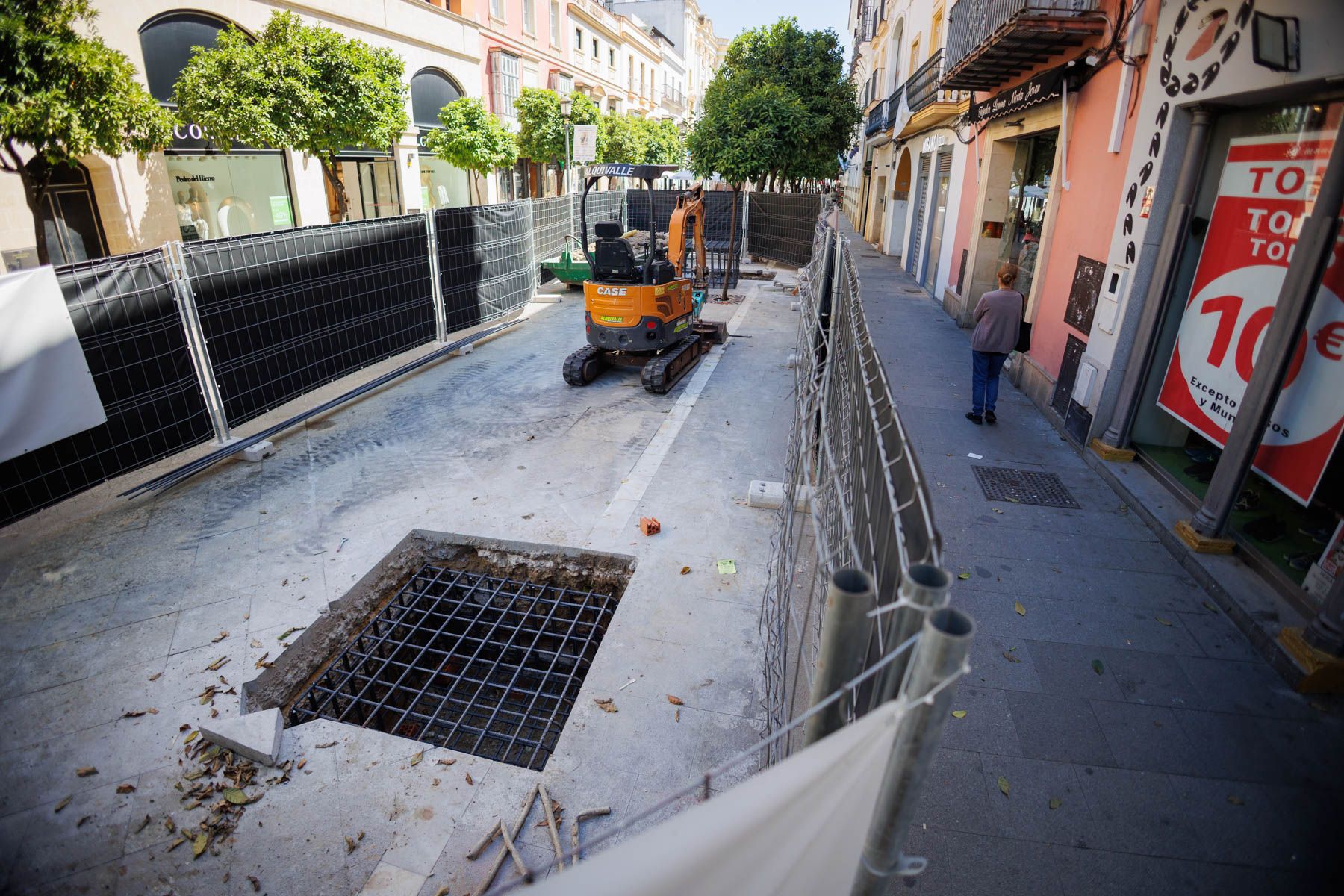 Los 173,63 metros de toldos en calle Larga estarán colocados a finales de junio