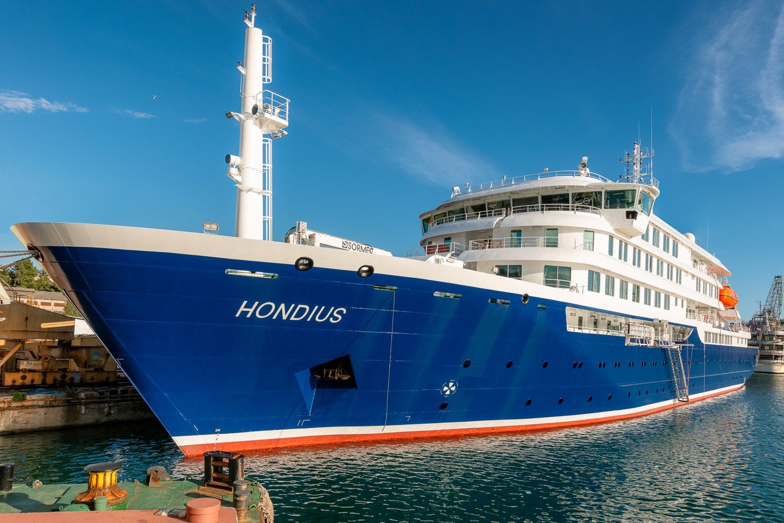 Un equipo de epidemiólogos españoles analizará el barco con un brote de hantavirus antes de dejarlo hacer escala en Canarias
