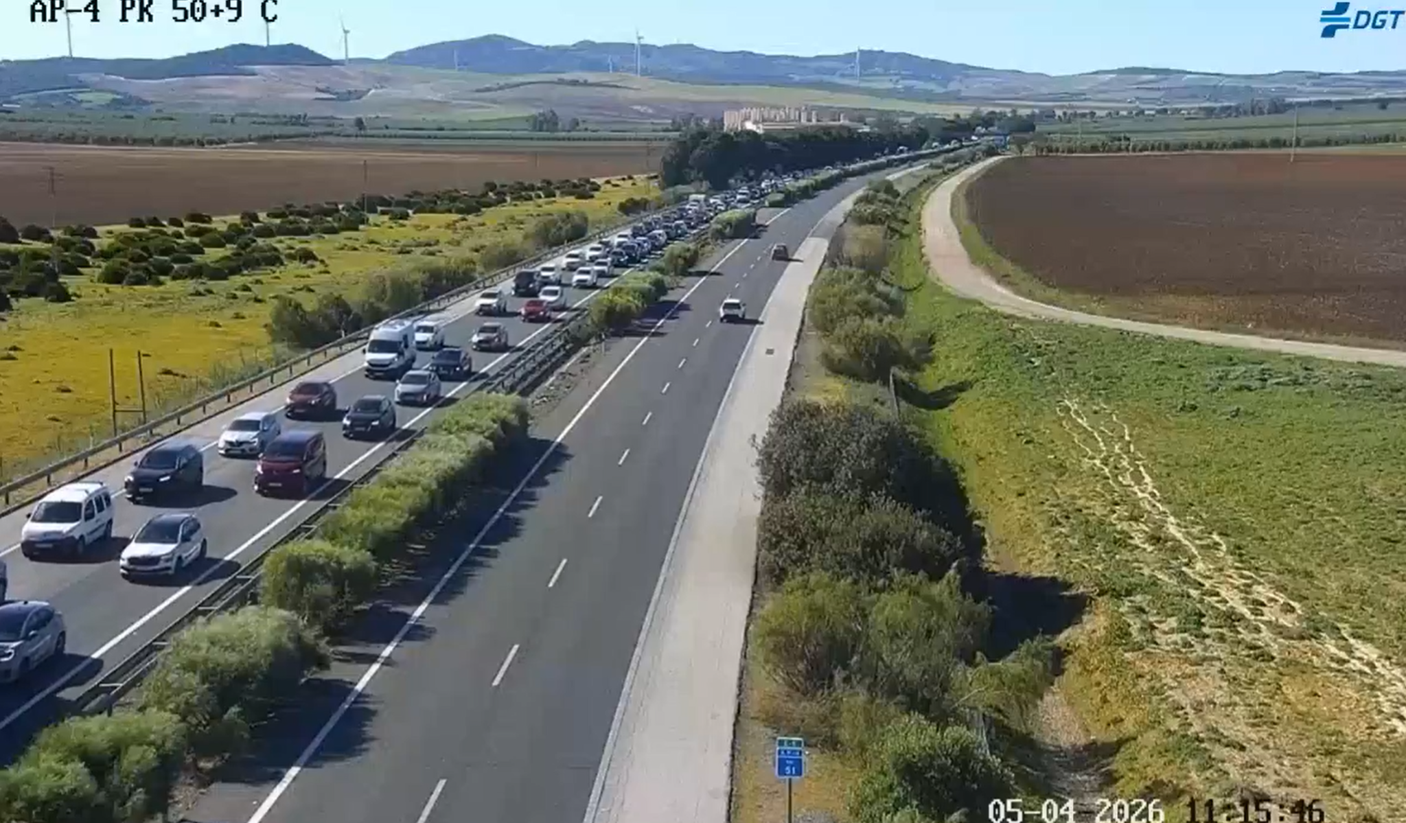 Retenciones en la AP 4 dirección Sevilla tras un accidente en plena Operación Retorno
