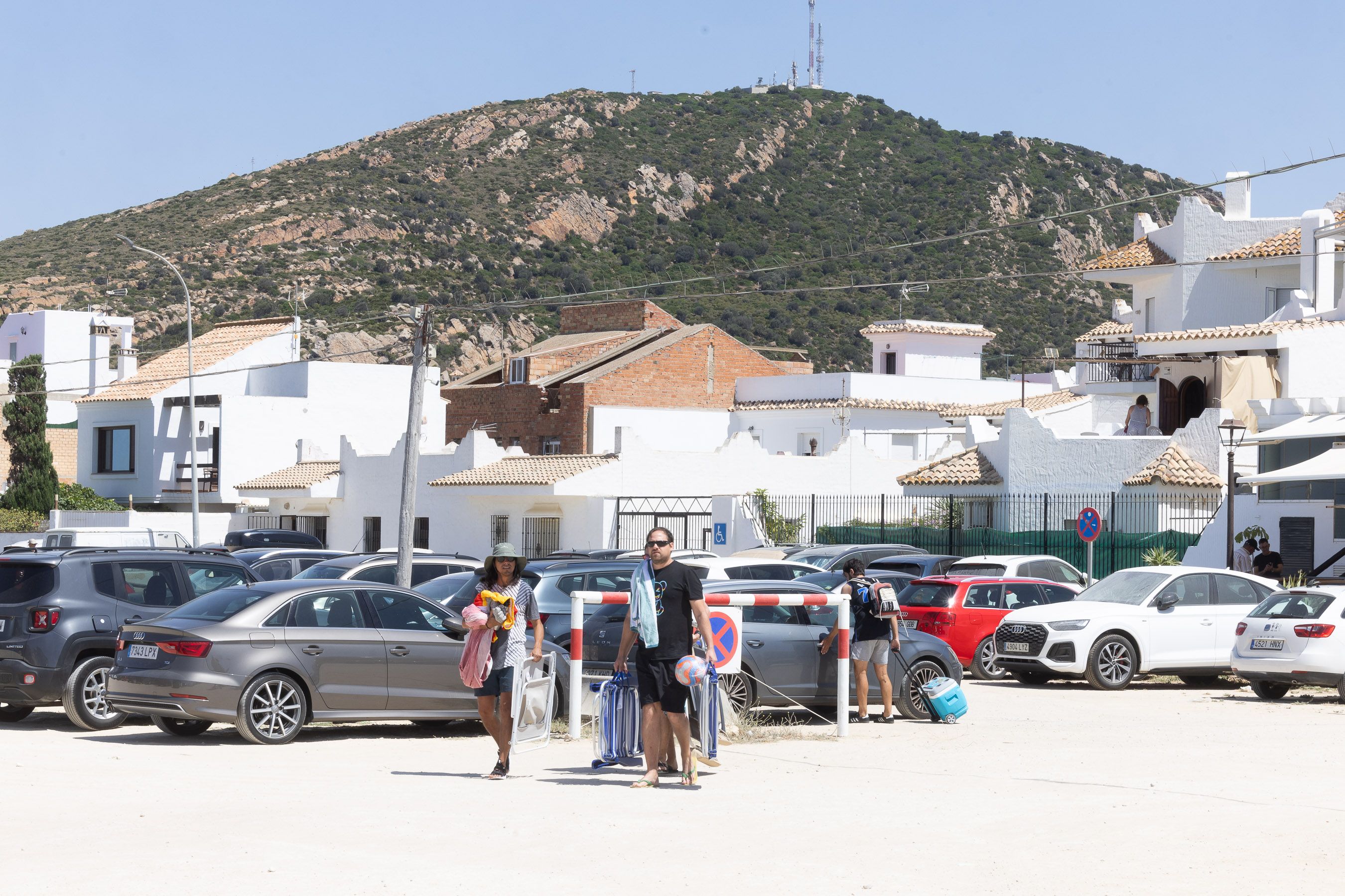 La sierra del Retín al fondo de esta imagen de Barbate. - Juan Carlos Toro