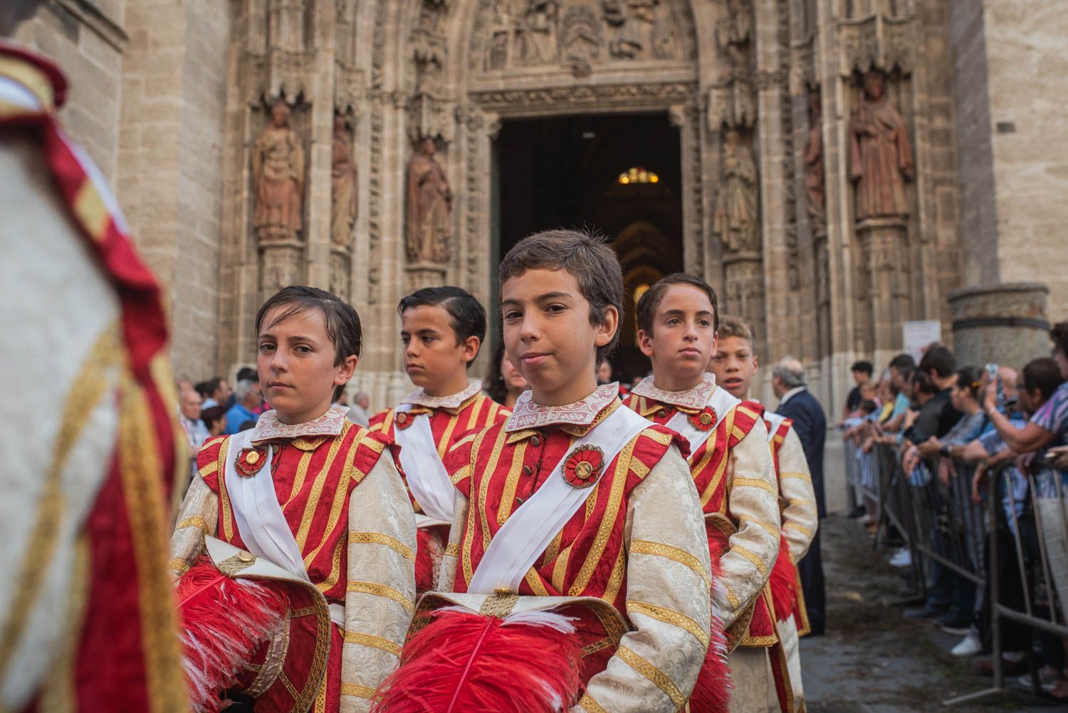 Los Seises en el cortejo de la procesión. - MAURI BUHIGAS Los Seises en el cortejo de la procesión.