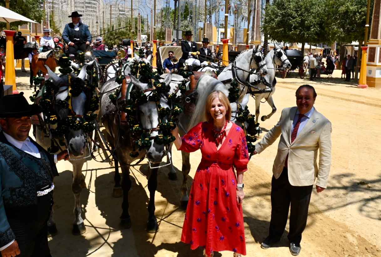 García Pelayo y Zurita, entregando los galardones. - 