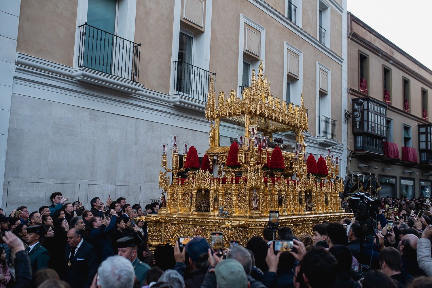 Cambio de recorrido del Santo Entierro de Sevilla para el Sábado Santo de 2027