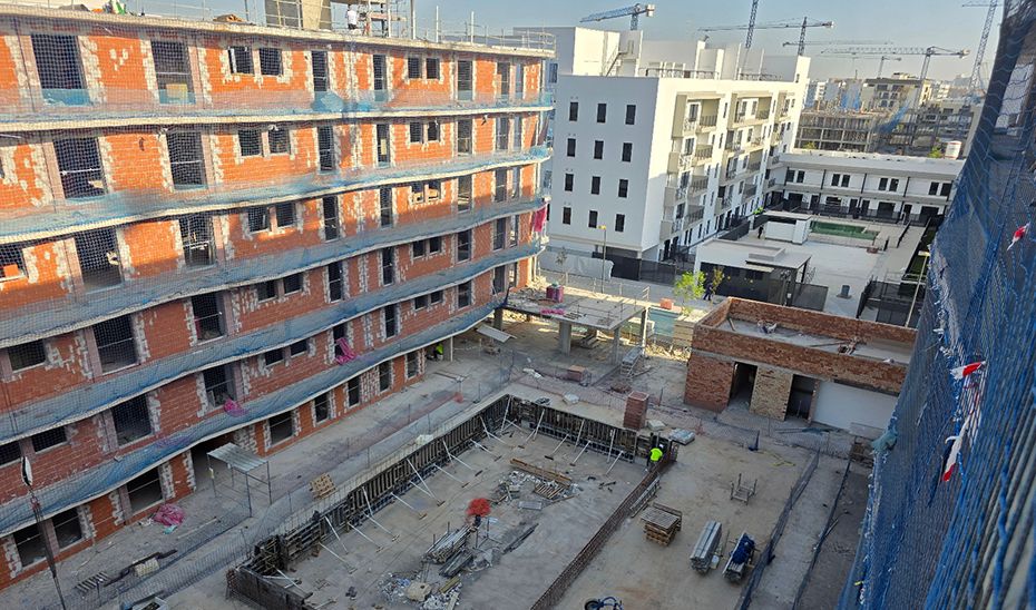 Una de las promociones que se está construyendo en el barrio de Palmas Altas, en Sevilla. - Una de las promociones que se está construyendo en el barrio de Palmas Altas, en Sevilla.