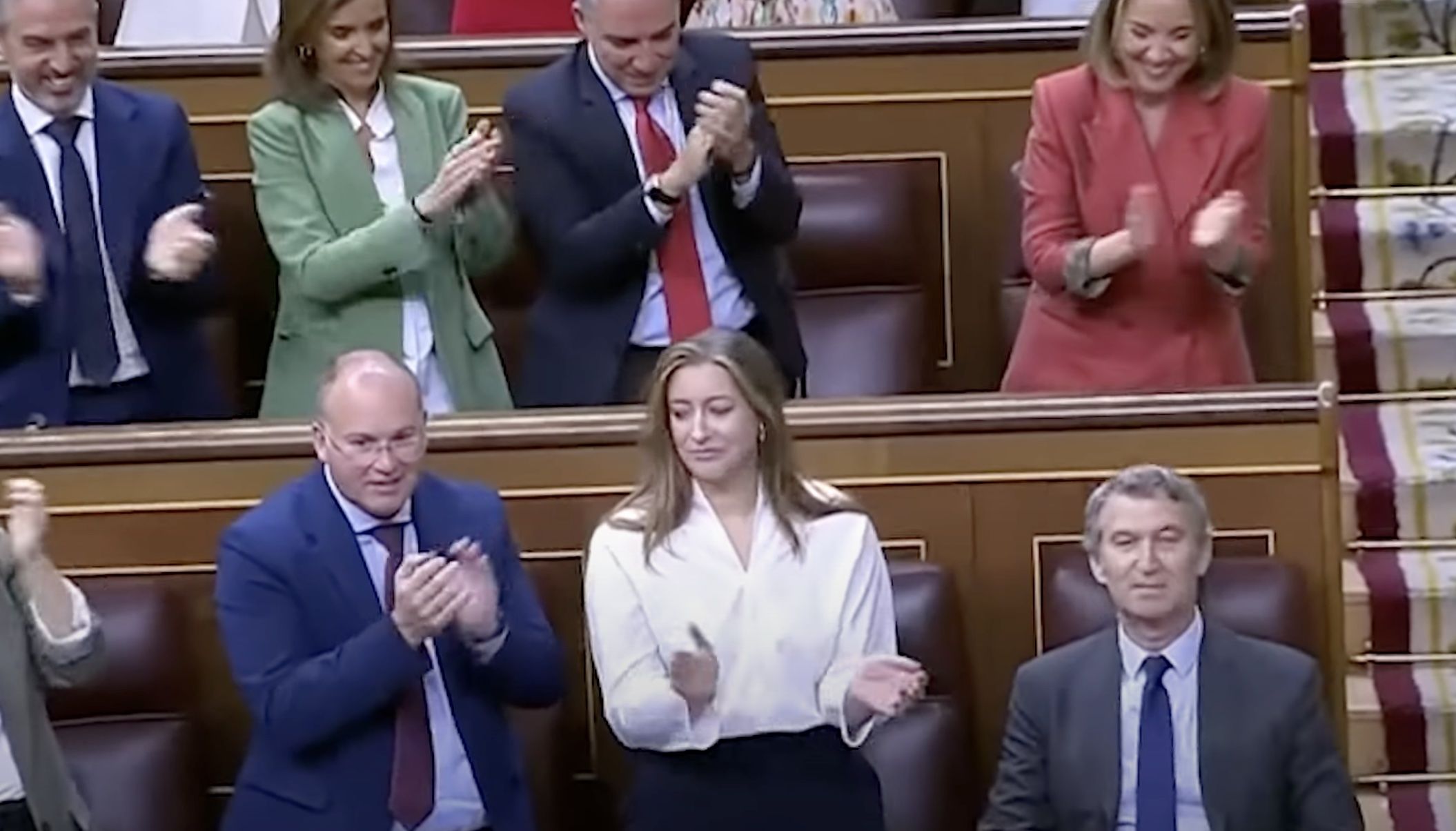 Aplauso a Feijóo en el Congreso. - 