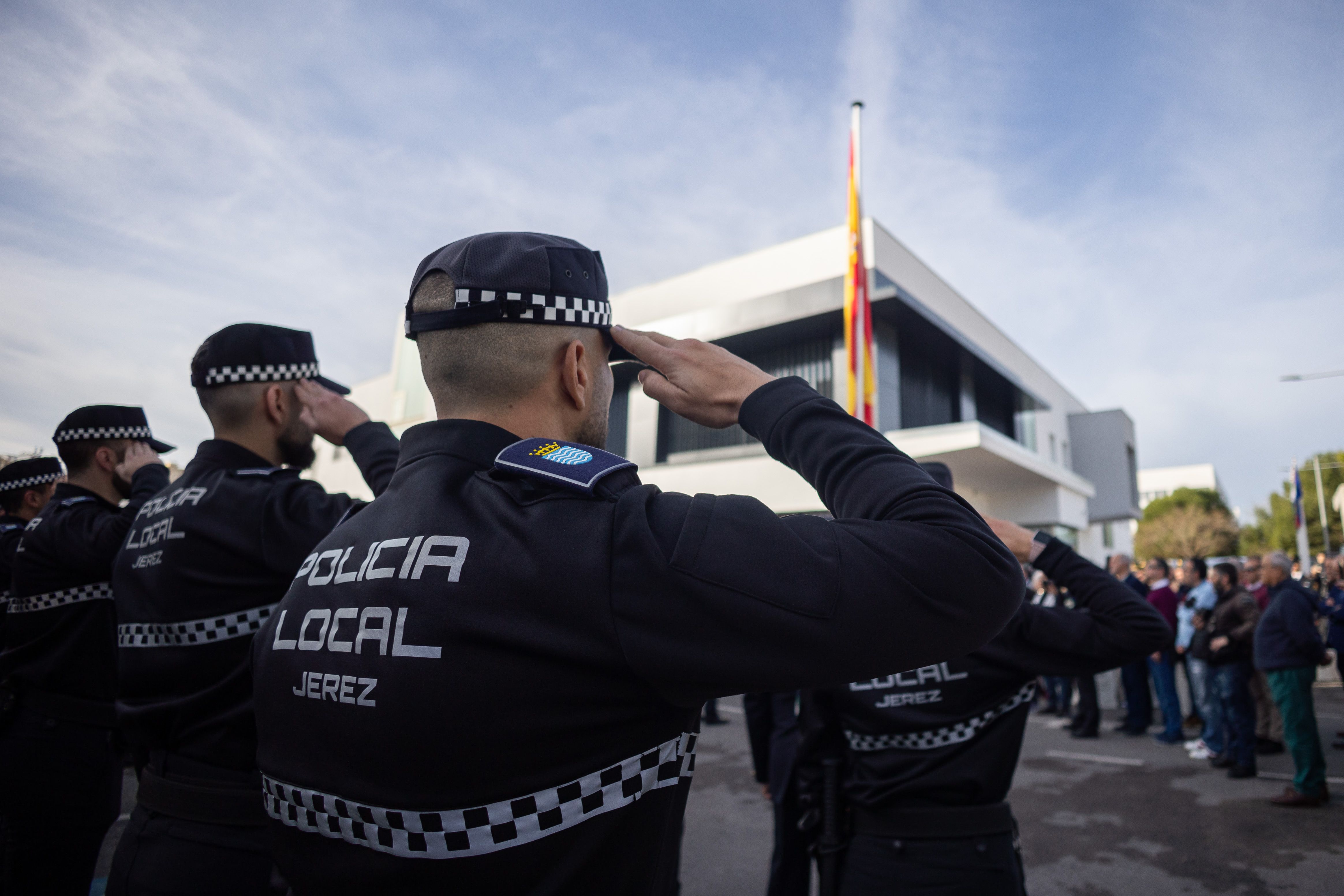 La Policía Local de Jerez interviene a un individuo un hacha de 40 centímetros
