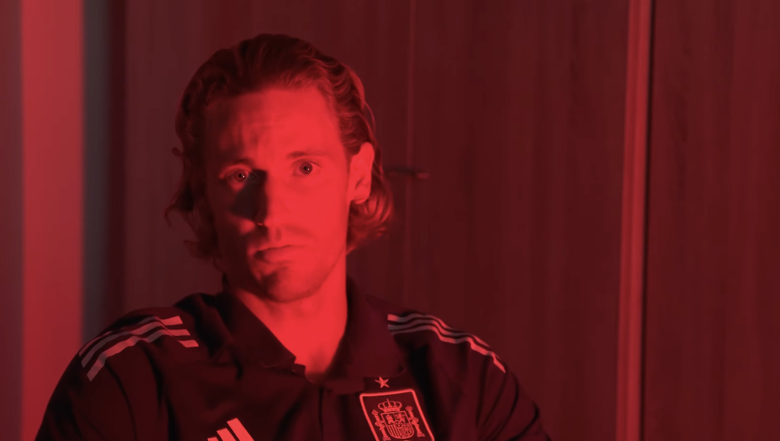 Luz roja en casa y gafas de colores, los hábitos 'magufos' de Llorente que comparte la selección