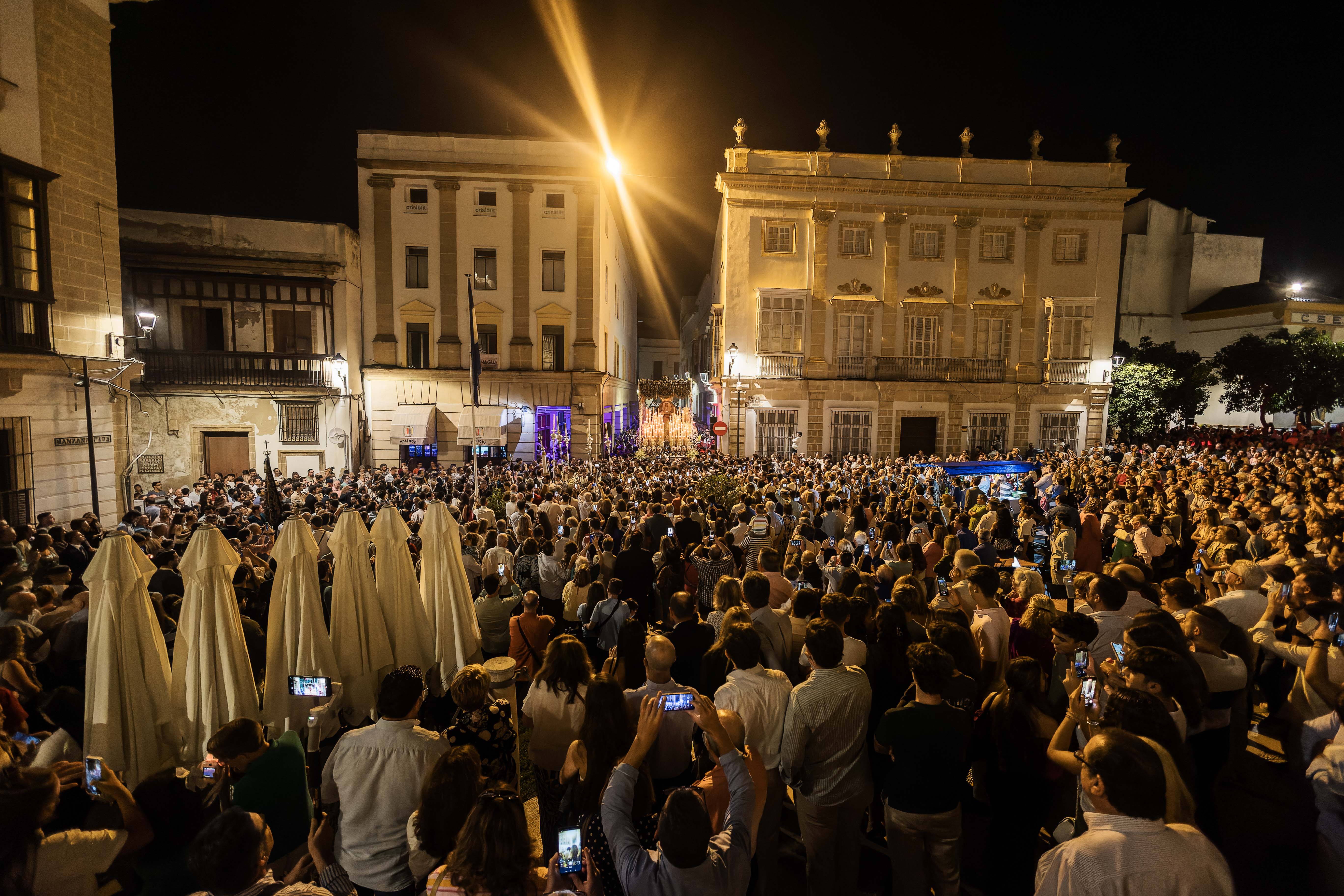 La Borriquita propone que la Virgen de la Estrella visite los centros de La Salle en cada aniversario de su coronación