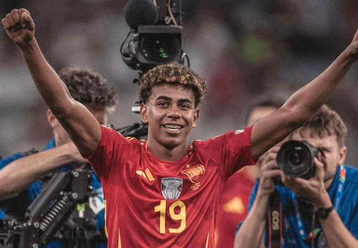 Lamine Yamal Nasraoui Ebana, el dorsal número diecinueve de la selección española de fútbol. - 