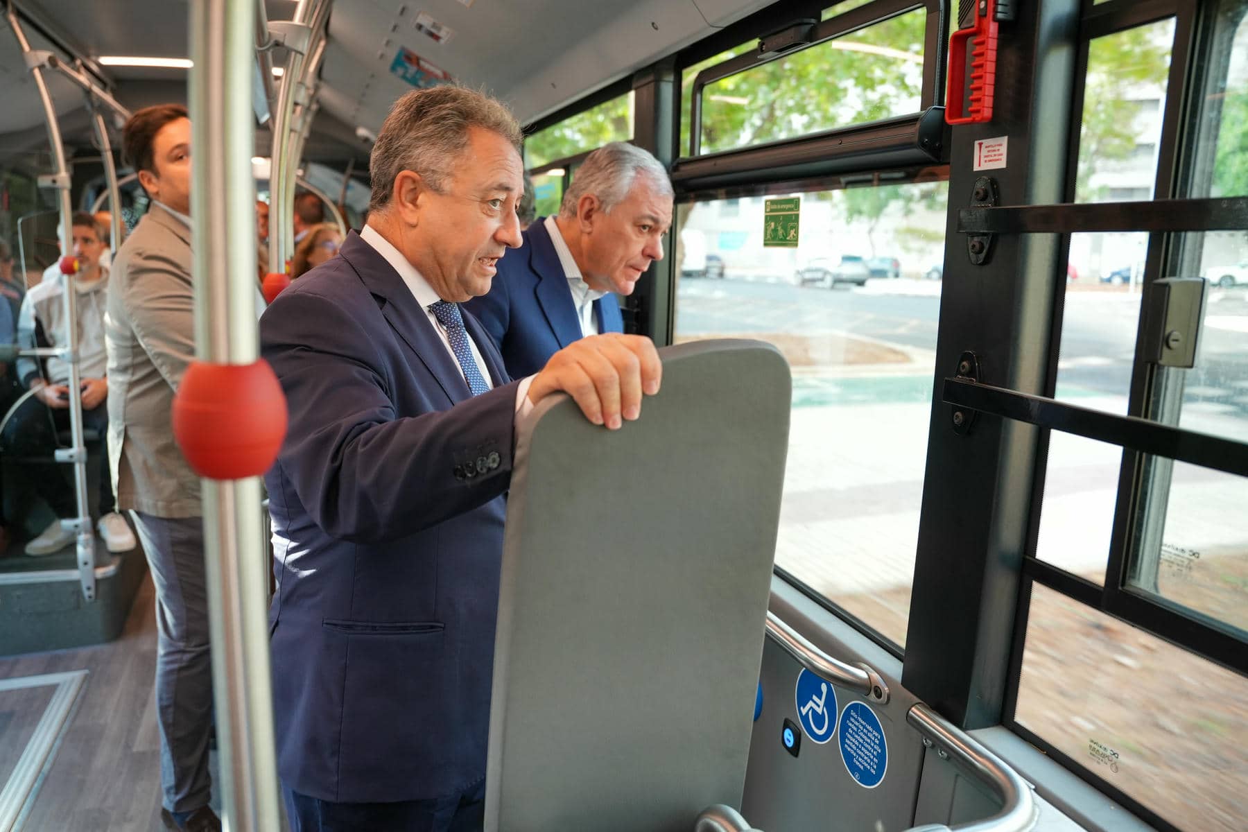 El gobierno de Sevilla niega riesgo alguno para la subvención del tranvibús y acusa al PSOE de 