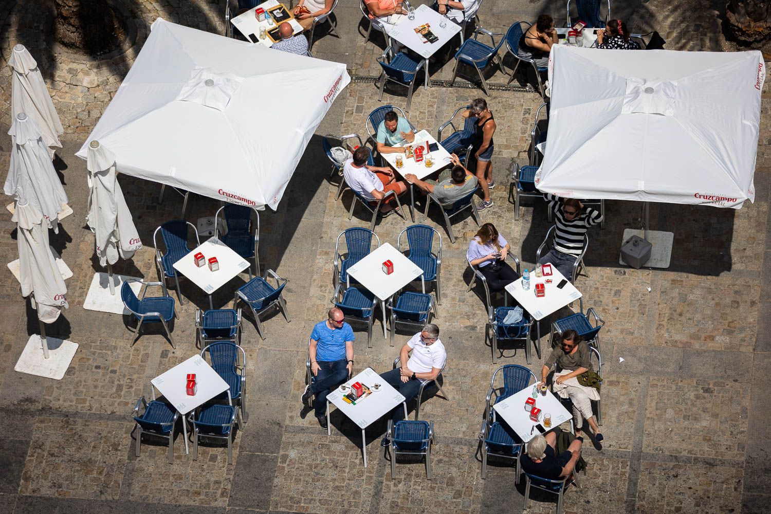 Una terraza en Cádiz. - MANU GARCÍA