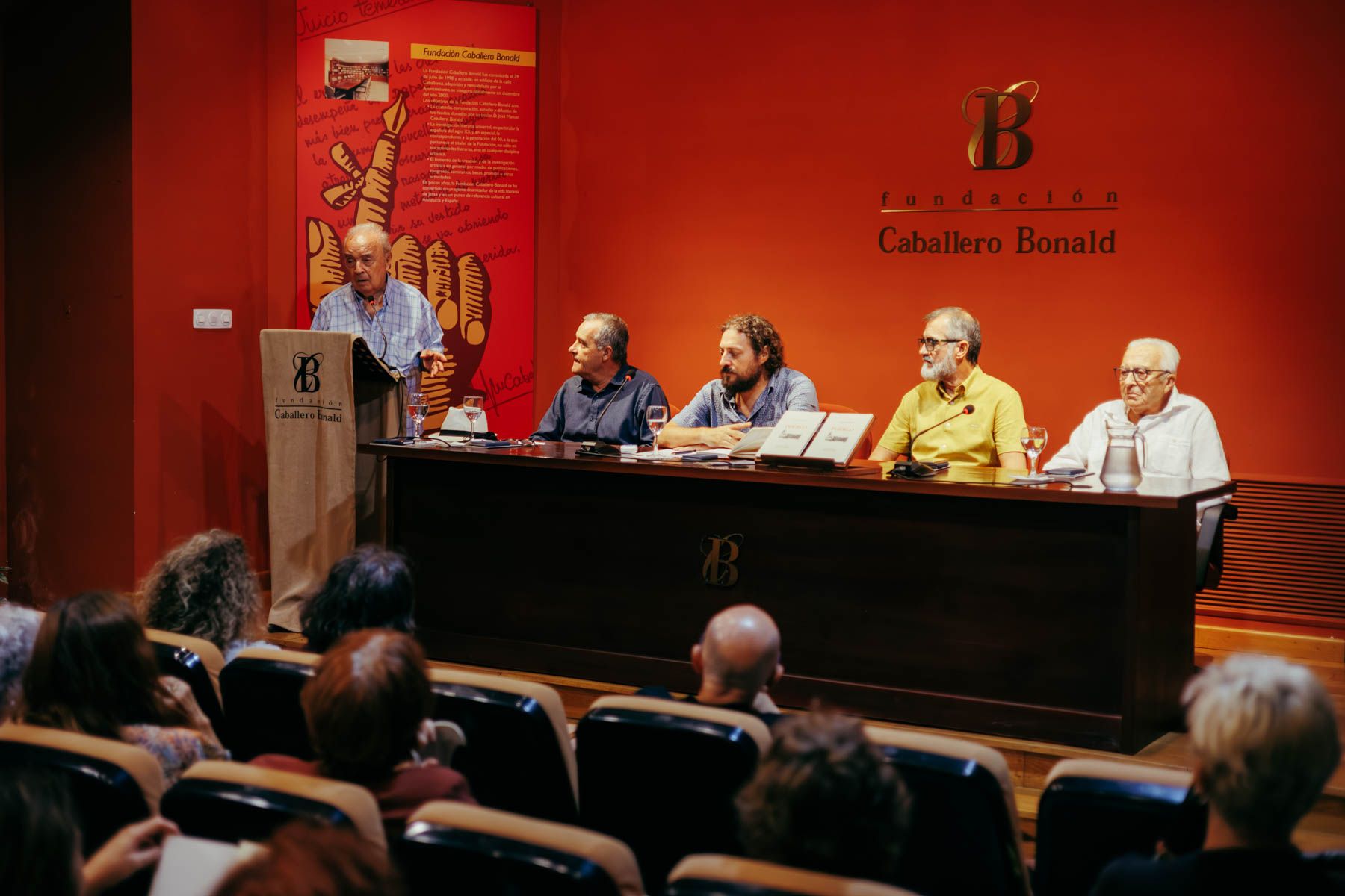 'Pueblo', el libro inédito de Julio Mariscal presentado en la fundación de su amigo Caballero Bonald