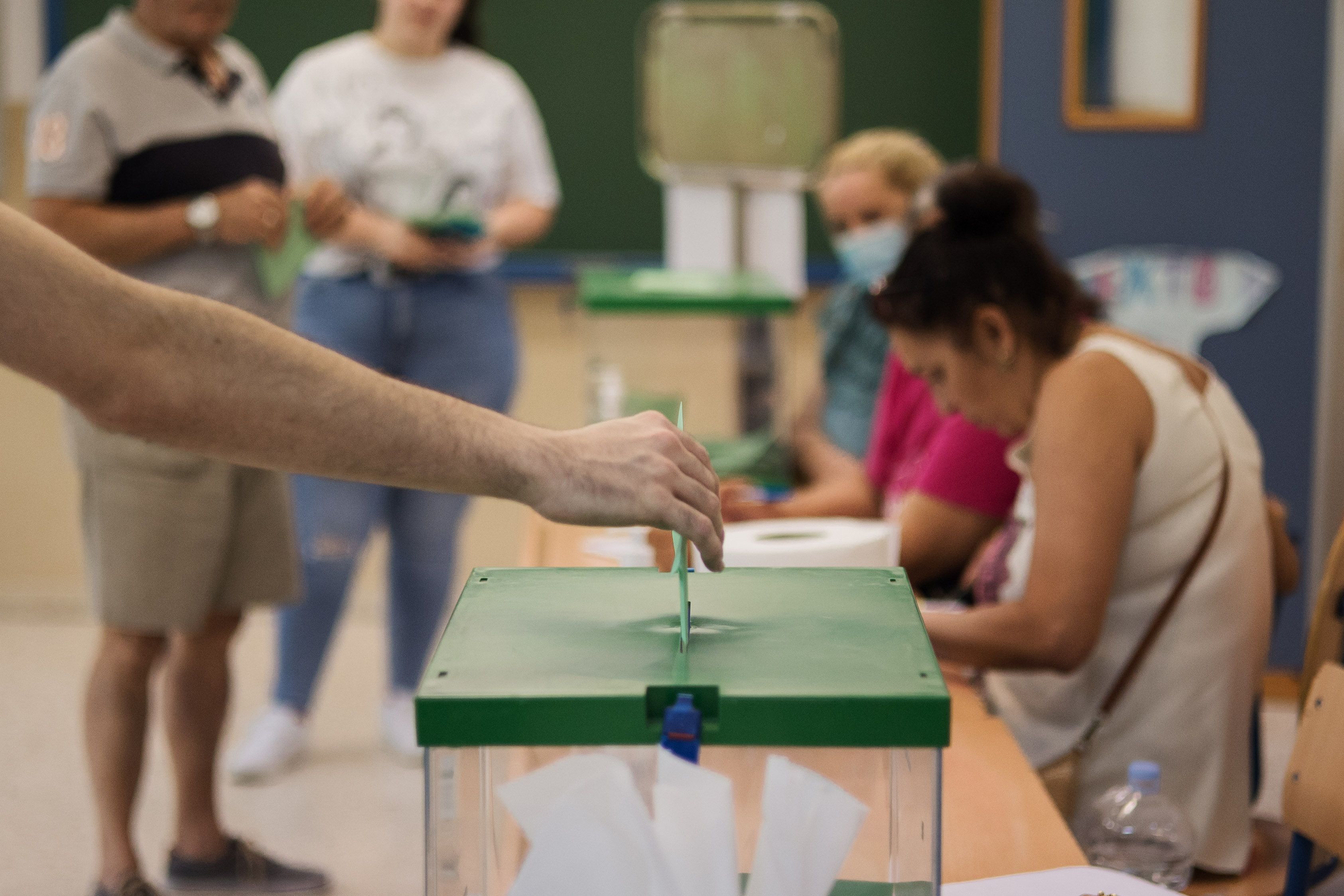 Un fallo en Correos obliga a la JEC a ampliar el plazo del voto por correo en las elecciones andaluzas