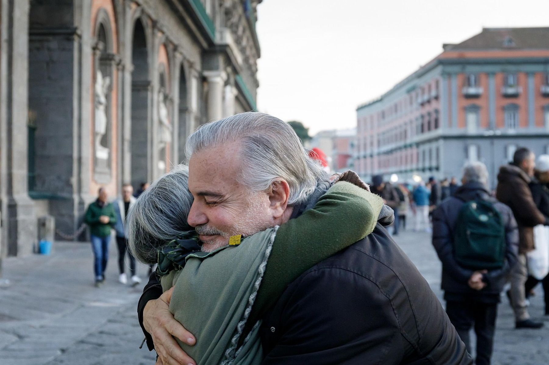 Un abrazo. - 