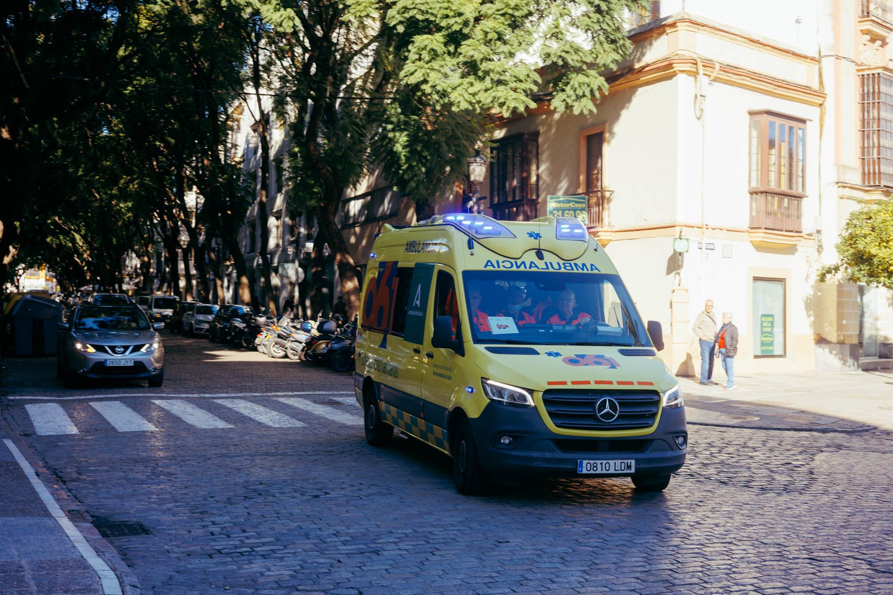 Una ambulancia. - MANU GARCÍA