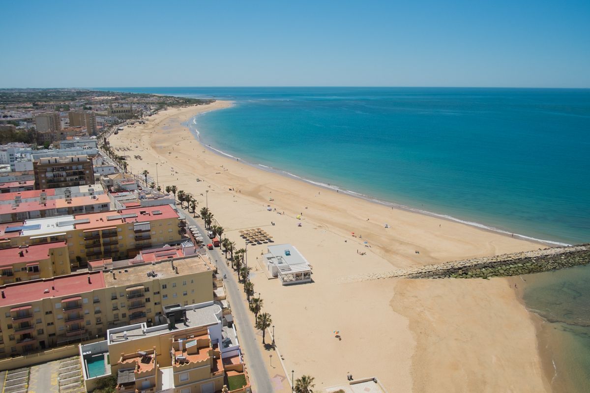 La playa de Regla, desde el faro de Chipiona. - Manu García La playa de Regla, desde el faro de Chipiona.