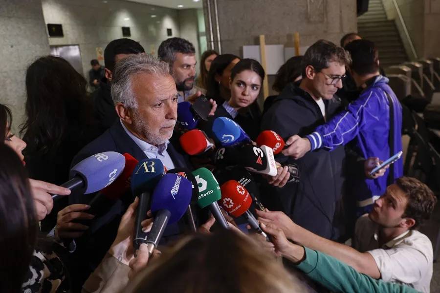 El crucero del hantavirus no atracará en Canarias: evacuación en lanchas y traslado al hospital para los 14 españoles a bordo