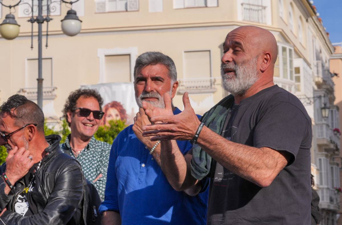 Concentración Listas negras Navantia Jesús y Manuel en la plaza de san Antonio Cádiz 