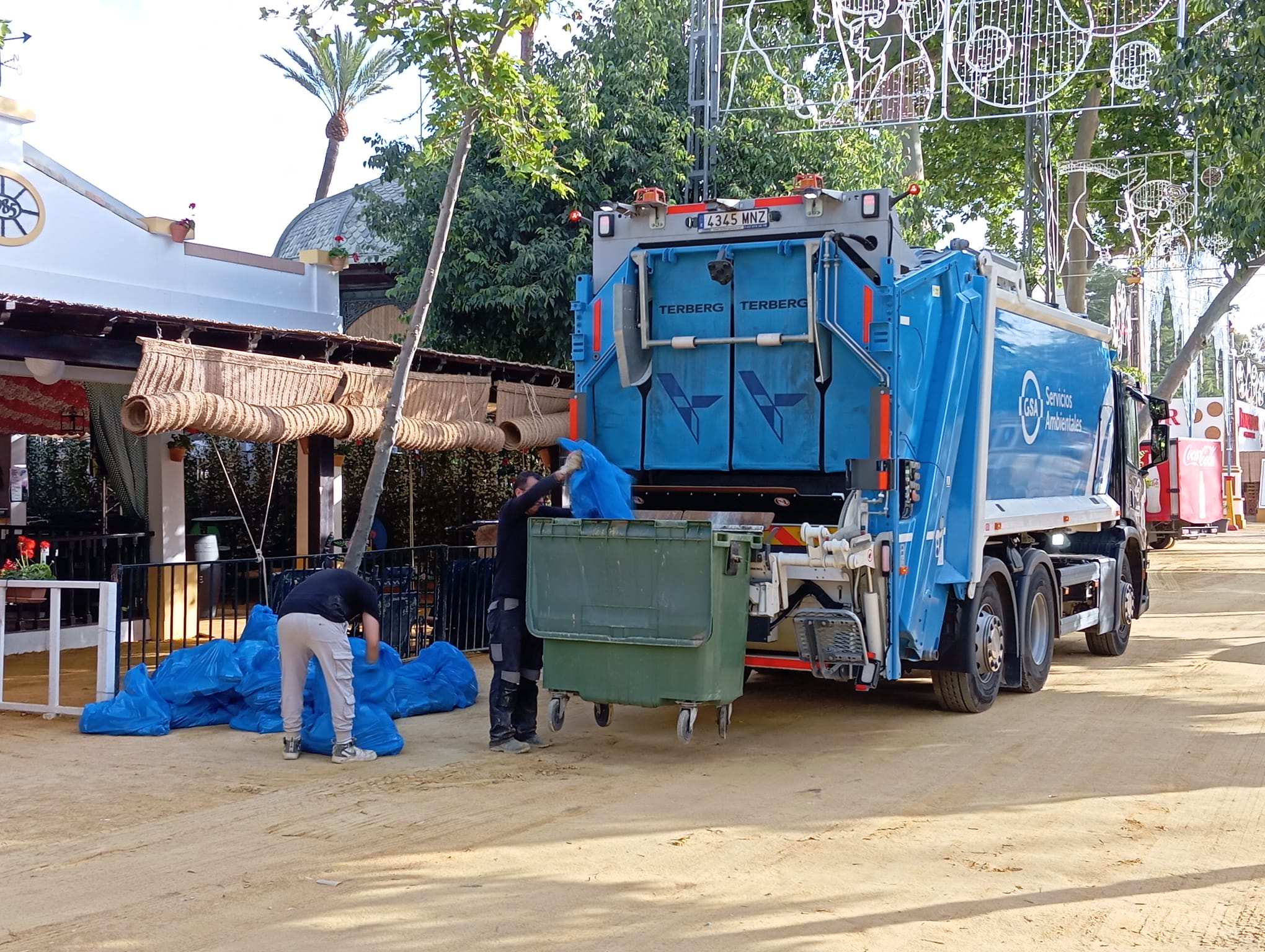 Un centenar de trabajadores, 120 contenedores y mucha maquinaria: así se refuerza la limpieza para la Feria de Jerez