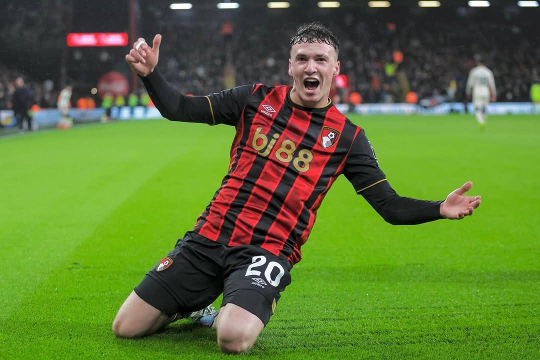 Escándalo en la Premier League: apartan a un futbolista español por mensajes con una adolescente de 15 años