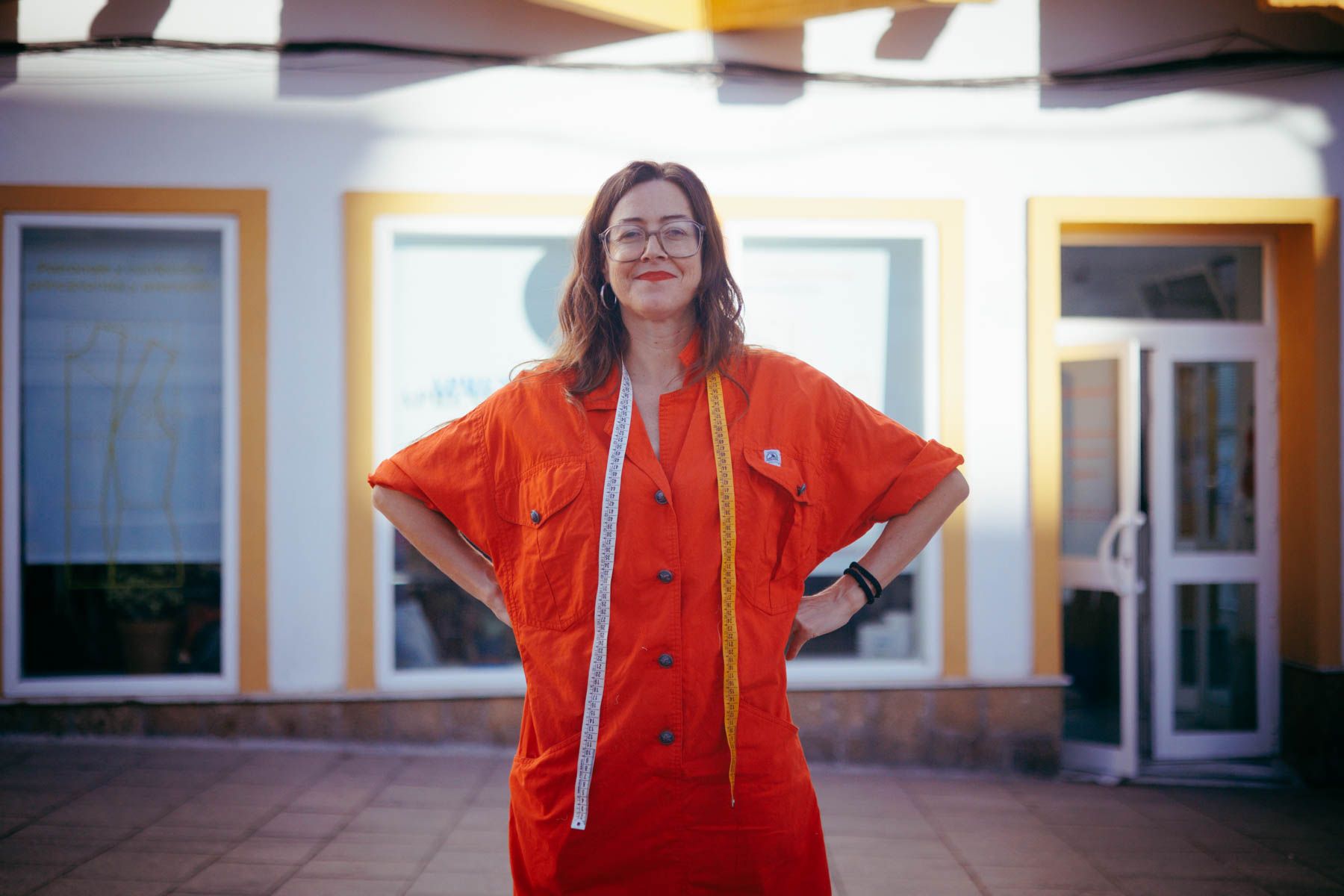 El Hilo Rojo: la academia 5.0 de la diseñadora que trabajó con Galliano y transforma la moda en San Fernando