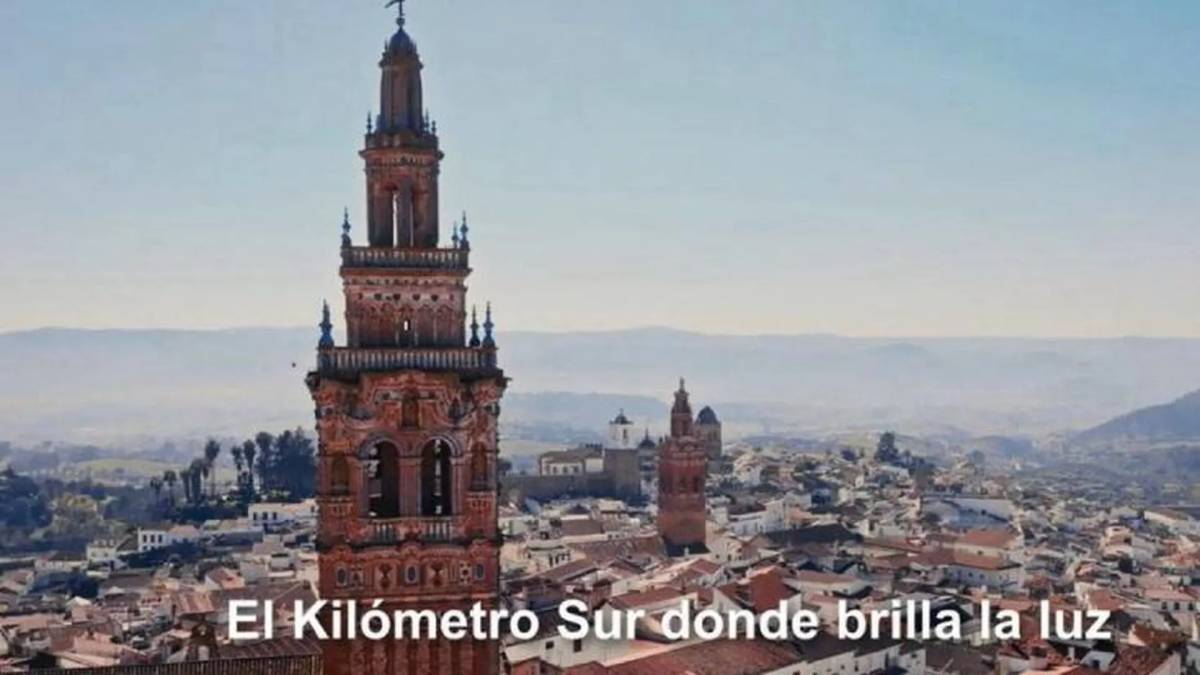 El PSOE de Jerez critica al PP por la imagen de Jerez de los Caballeros 'colada' en el videoclip de Moreno: 
