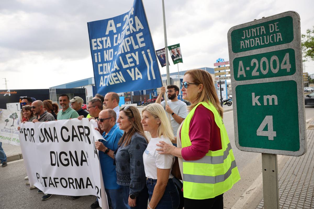 Los vecinos de la entrada a Jerez por la Cartuja no pueden más tras un accidente importante al mes: 