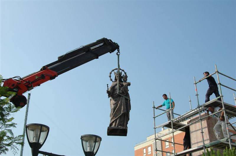 Subida de la imagen al pedestal, agosto 2008.