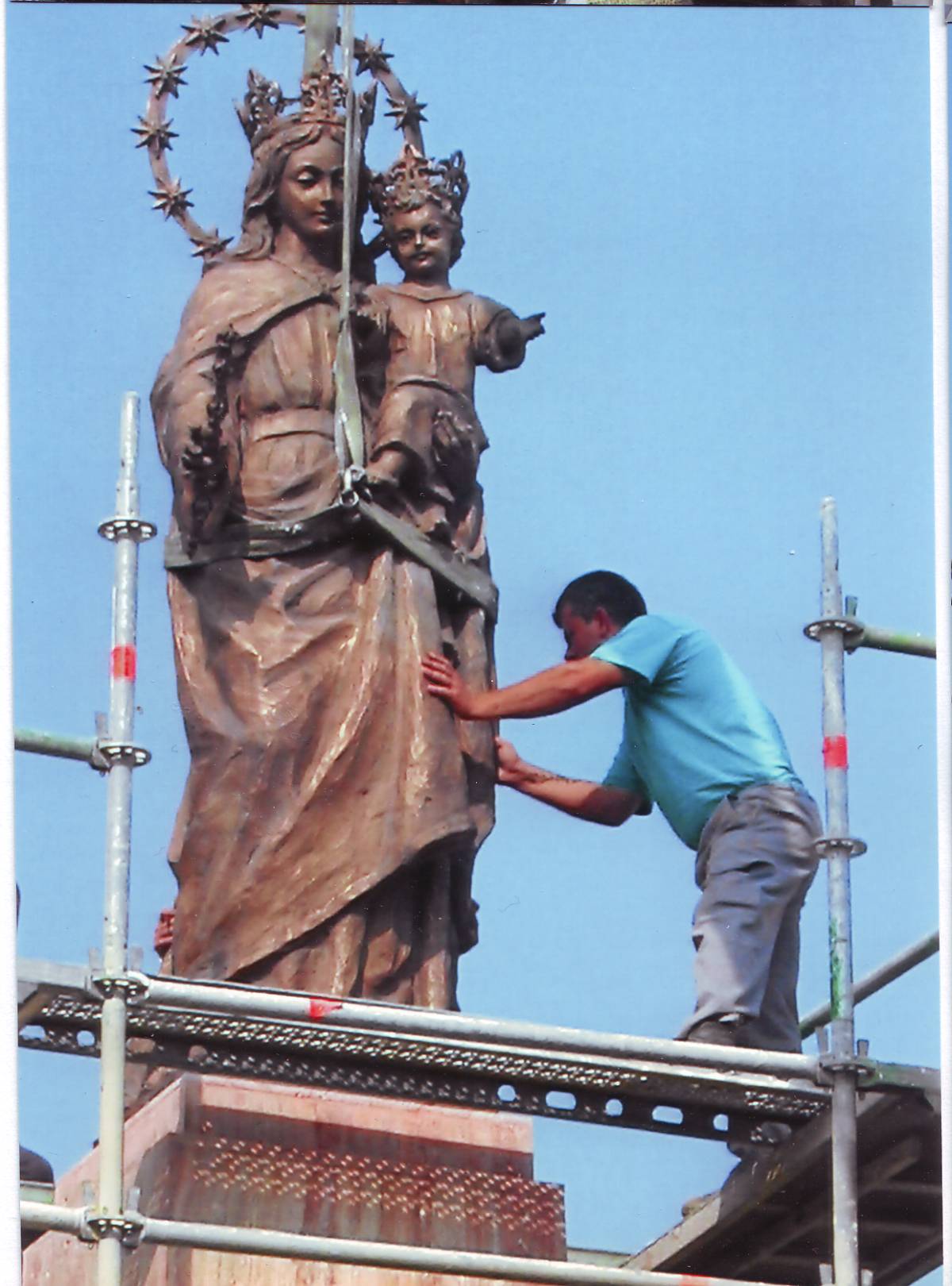 Colocación de la imagen en el pedestal, agosto 2008.