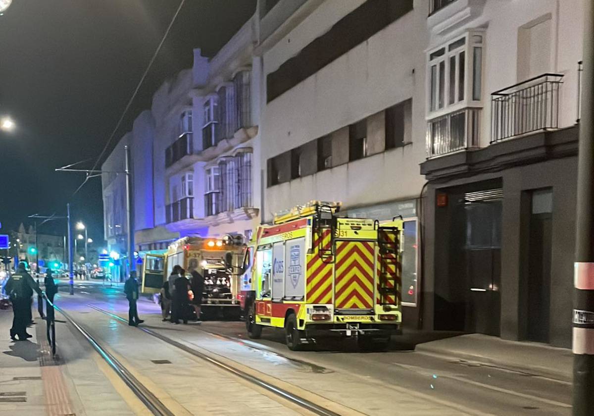 El gesto solidario de un hostal y otros vecinos con las familias desalojadas por un incendio en Chiclana