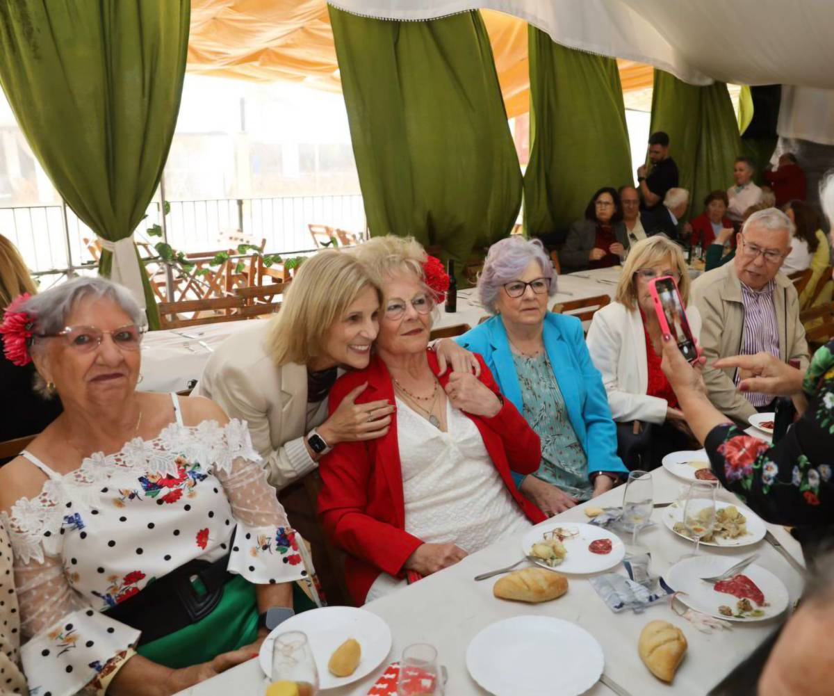 La Feria de Jerez no tiene edad: la caseta de las personas mayores ya calienta motores